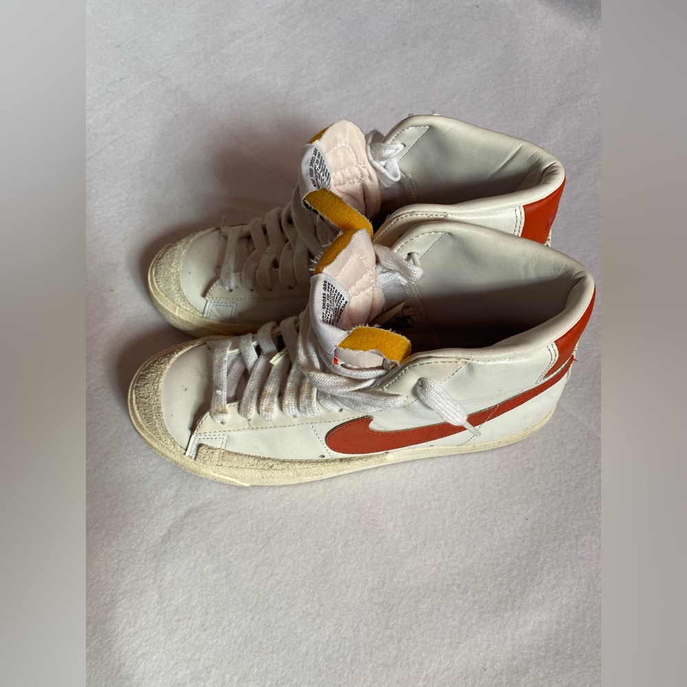 Nike Blazer 77 Vintage High-Top Sneakers in White and Red Size 6.5 Big kid